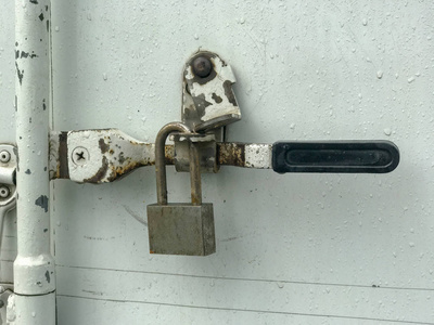 集装箱货车门锁照片