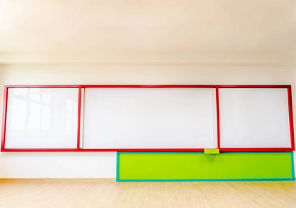 幼儿园教室里的白板.照片