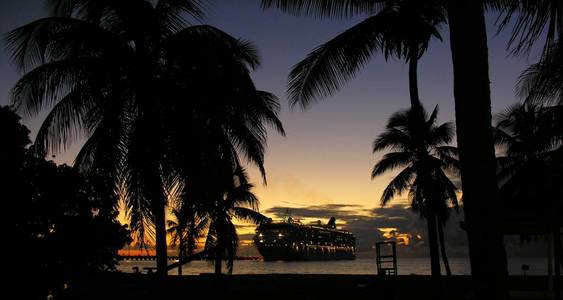 海洋 棕榈树 日落 船艇 加勒比 海滨 浪漫的 帆船 小岛
