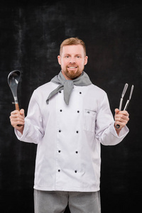 厨师 成人 微笑 制服 复制空间 专业知识 男人 烹饪 商业
