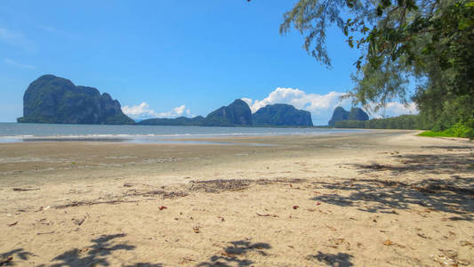 泰国白孟滩庄省美丽的沙滩和树木