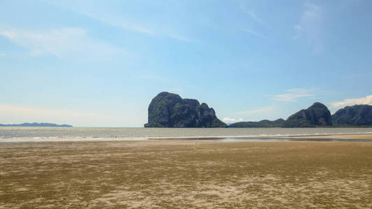 泰国北孟滩庄省美丽的海洋和沙滩夏季景观