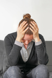 青少年抑郁家庭图片