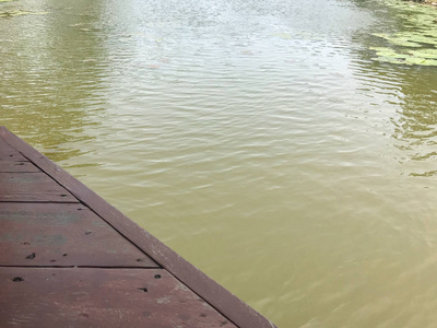 泰国的运河和木桥