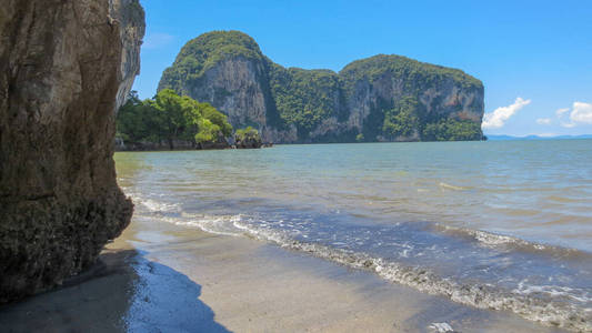 泰国白孟滩庄省美丽的沙滩和树木