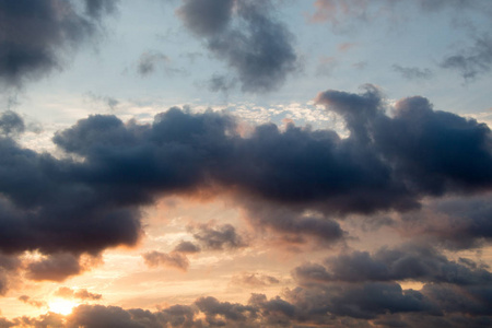 Gray color clouds partly cover the  sky 