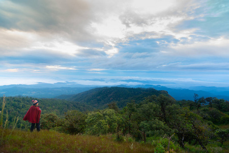 泰国清迈多蒙宗山顶上的游客