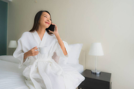 Portrait beautiful young asian women with coffee cup and mobile 