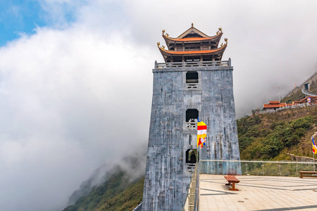 越南萨巴缆车下的越南最高山峰梵斯班宝塔