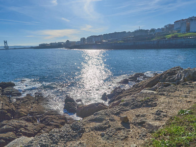 岩石 海岸 自然 旅游业 美丽的 夏天 海滩 旅行 海湾