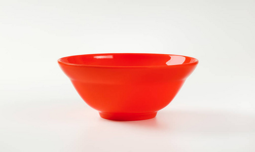 红色塑料碗