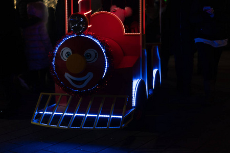 霓虹灯火车图片