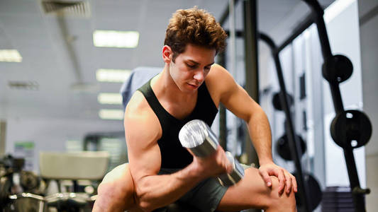 运动型 举起 健身房 健康 白种人 运动 男人 适合 重量