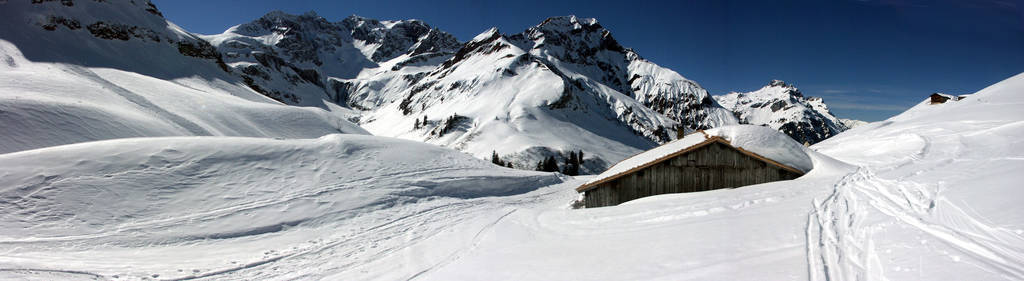 小屋 冬天 阿尔卑斯山 提出 滑雪