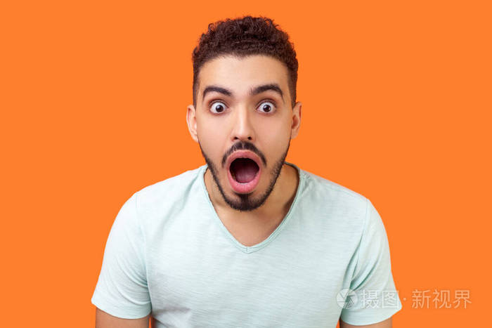 我真不敢相信情绪化的黑发男人的肖像