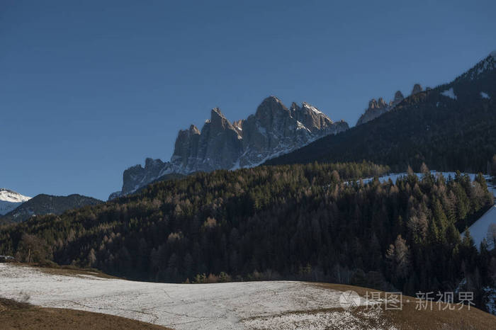 冬天 旅游业 阿尔卑斯山 自然 小山 山谷 岩石 意大利