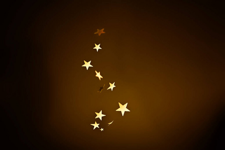 玩坏暴漫金馆长金色的星星落在深褐色的背景上.照片