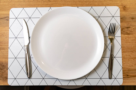 陶瓷 餐具 用具 桌子 特写镜头 服务 吃饭 午餐 食物