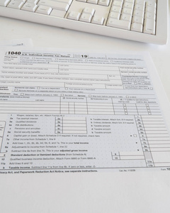 联邦所得税准备及1040表格将于4月14日前寄出