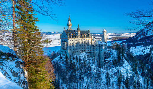 德国巴伐利亚州西南部,举世闻名的新天鹅堡美景照片