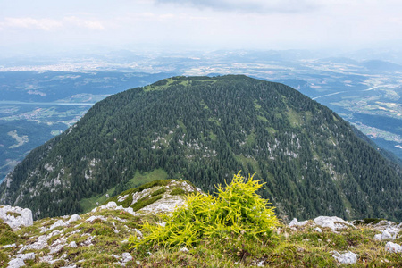 从Hochobir山到Kleinobir和Rosental山谷的景观