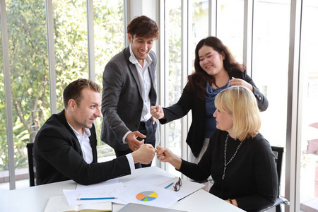 这意味着商业计划和成功战略(溶解行为概念)照片