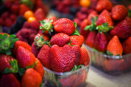 浆果 美丽的 草莓 好吃 维生素 甜点 健康 颜色 季节