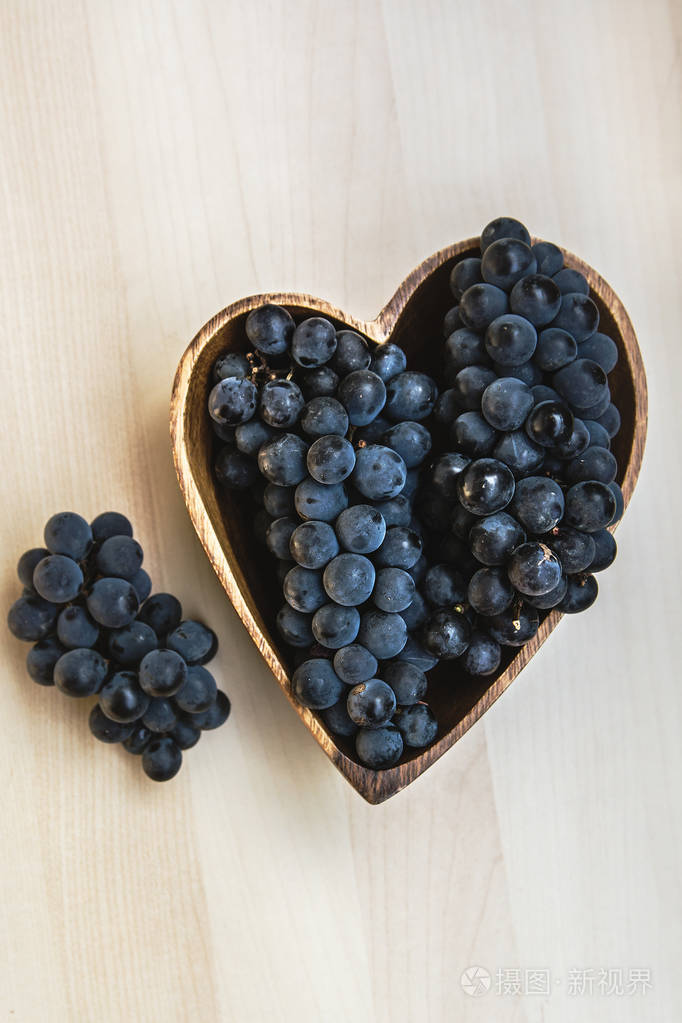 心形木盘葡萄