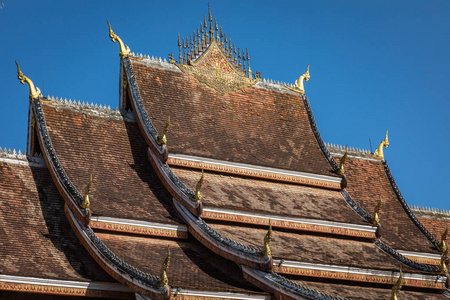 老挝琅勃拉邦一座佛寺的屋顶