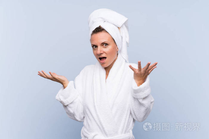 卫生 健康 俄语 照顾 坏的 浴袍 头痛 淋浴 女人 女孩