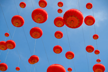 中国的红灯笼在天空庆祝春节