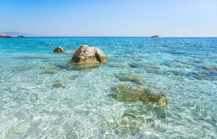 清澈湛蓝的海水,撒丁岛,意大利