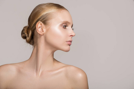 一个皮肤完美的女人的肖像.面朝侧面.清洁sk照片