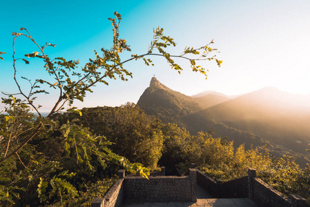 太阳 文化 美丽的 旅游业 欧洲 建筑 天空 公园 小山