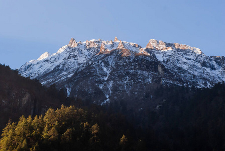 晴天山景，库存照片