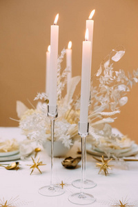 浪漫晚餐烛台金色烛台装饰图片