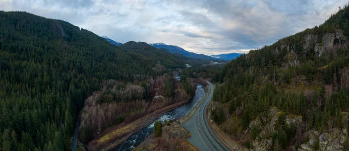 鸟瞰著名的风景大道海天高速公路全景