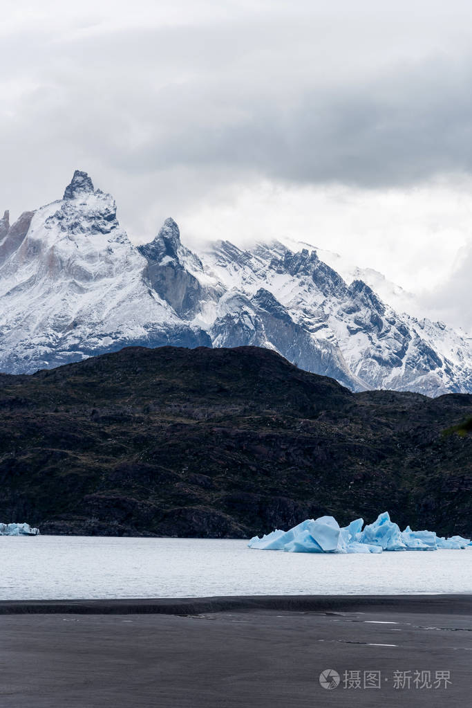 someicefloesonthelakeinglaciergreytorresdelpainenat