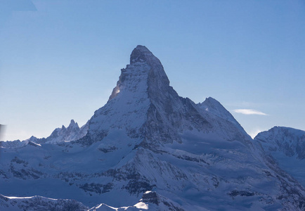 泽马特马特峰景观山冬季雪景日落背光