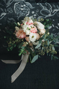 婚礼用粉色和白色玫瑰桔梗和g