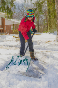 女铲雪车道