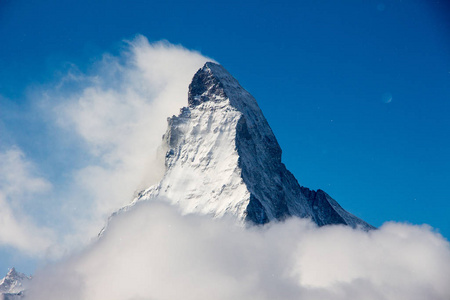 泽马特马特峰观景山冬季雪景云图片