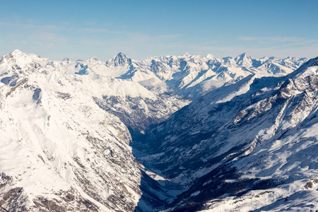 泽马特市马特塔斯日落景观冬季雪景瑞士阿尔卑斯山全景