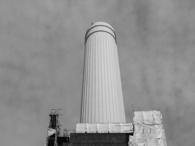 伦敦巴特西发电站烟囱，黑白相间