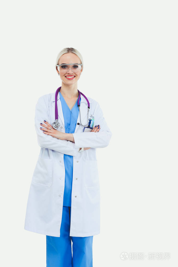 一位女医生站在白色背景下的画像。女医生。