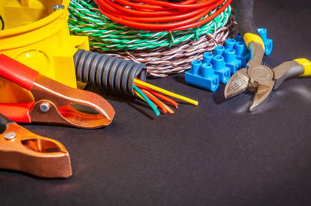 更换或修理电气设备的备件工具和电线