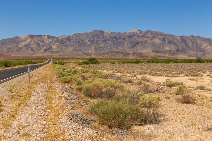 美国荒野一条空荡荡的国道内华达州美国