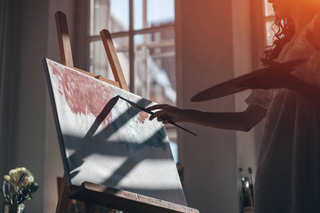 画油画的人图片