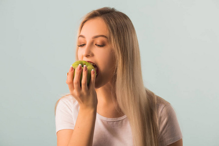 美丽的 微笑 甜的 女士 水果 情感 饥饿 食物 女孩 漂亮的