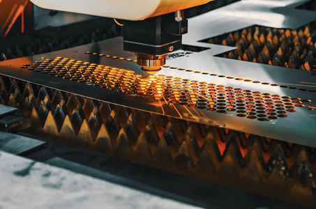 霓虹灯背景光线和高光金属结构照明蓝色霓虹灯. 抽象的空场景背景.